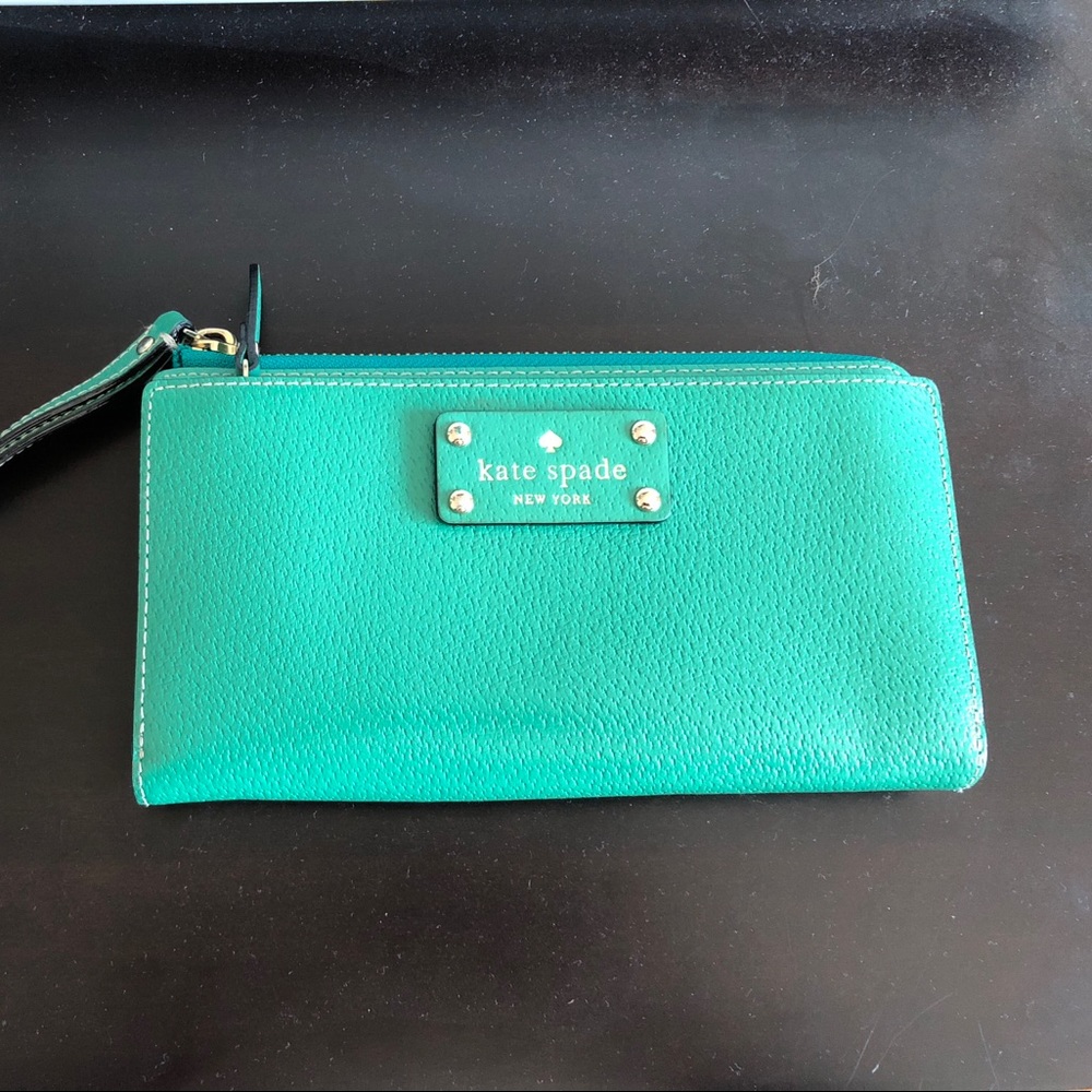 Clutch wristlet